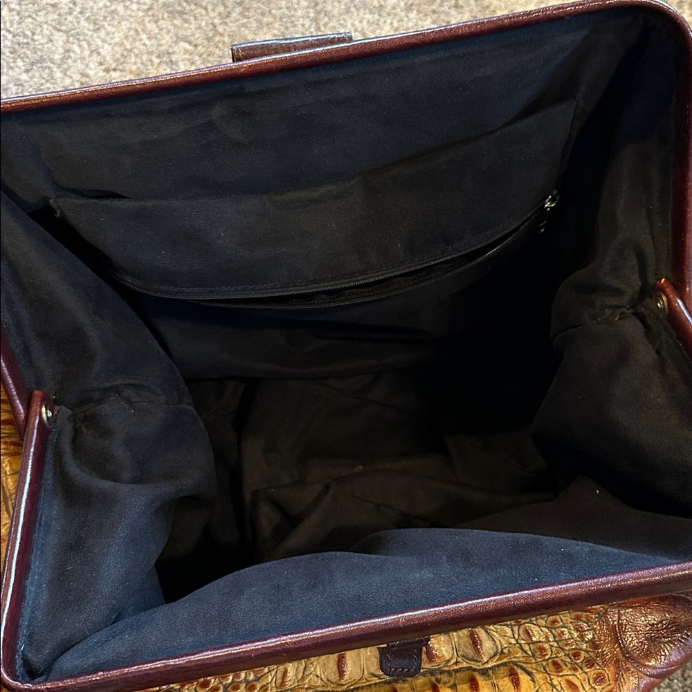 Raviani Texas Tooled Bag - Picture 7 of 17